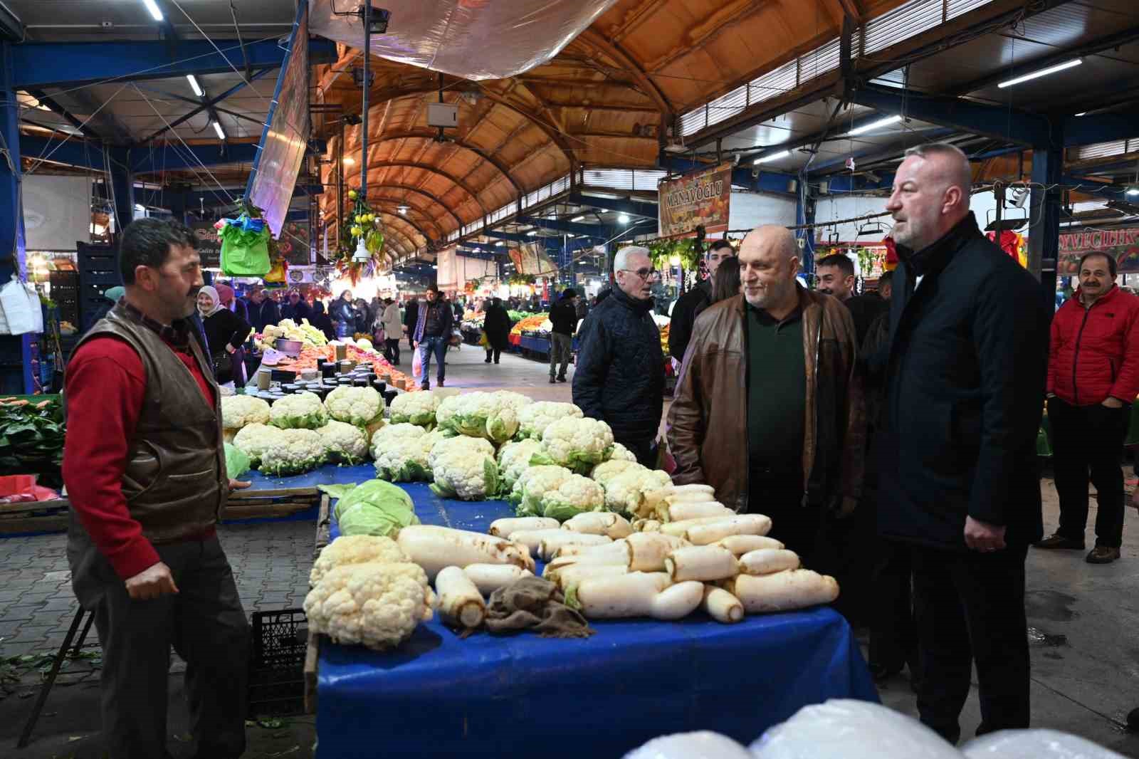 Karacabey&rsquo;de belediyecilik sahada yapılıyor
