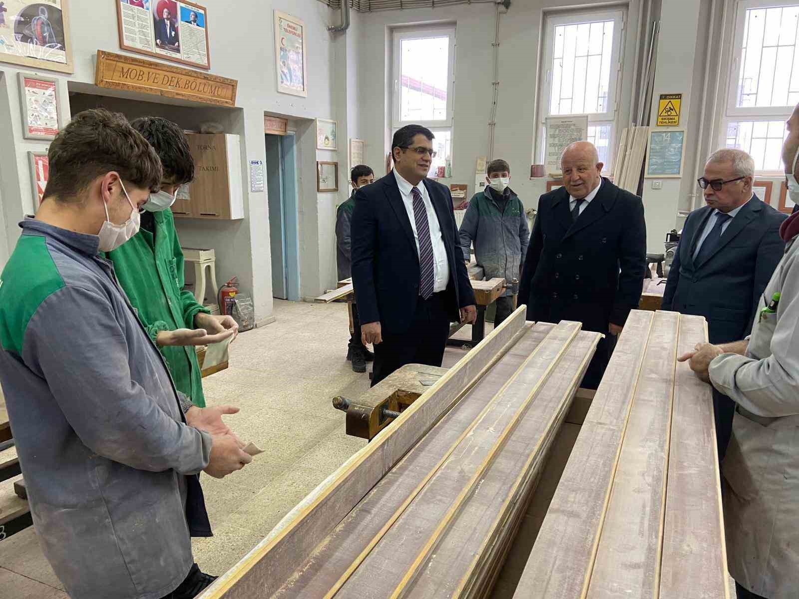 Akdağmadeni Meslek Lisesi hayırda yarışıyor