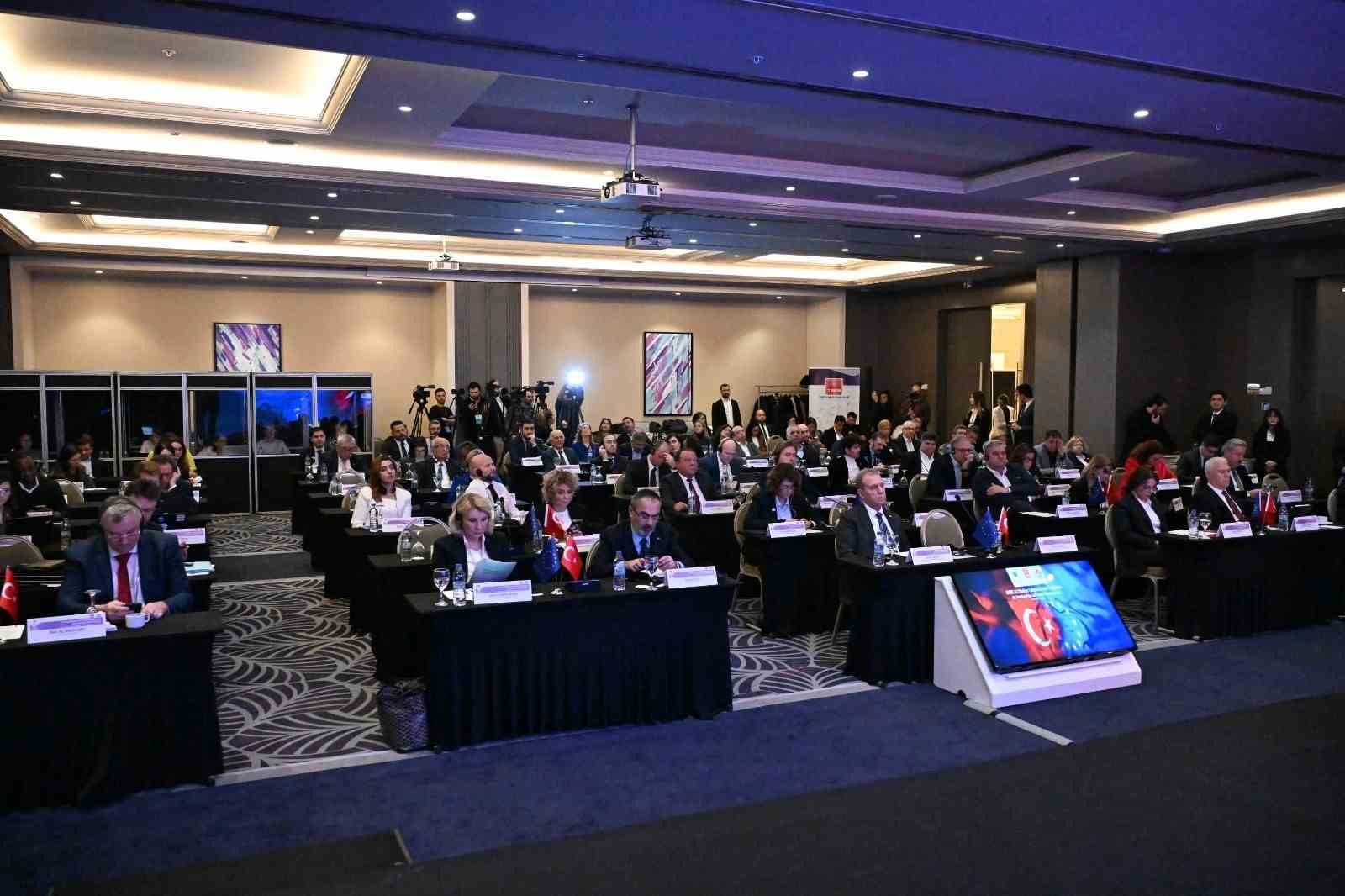 Seçer: "Demokrasi bir miras değil, emek isteyen canlı bir süreçtir"