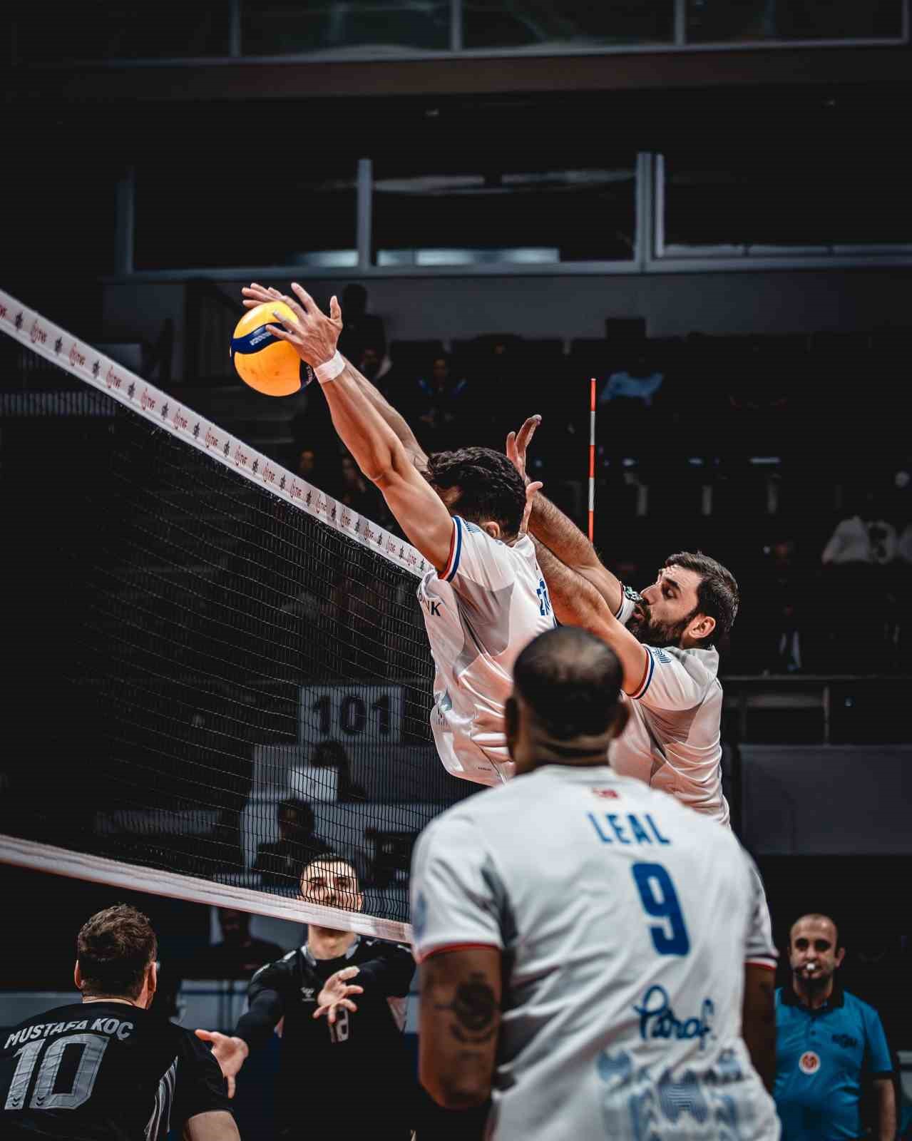Efeler Ligi: Halkbank: 3 - Spor Toto: 0