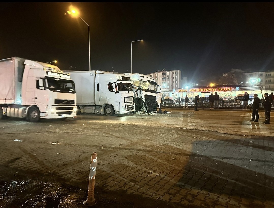 Susurluk&rsquo;ta tır kazası
