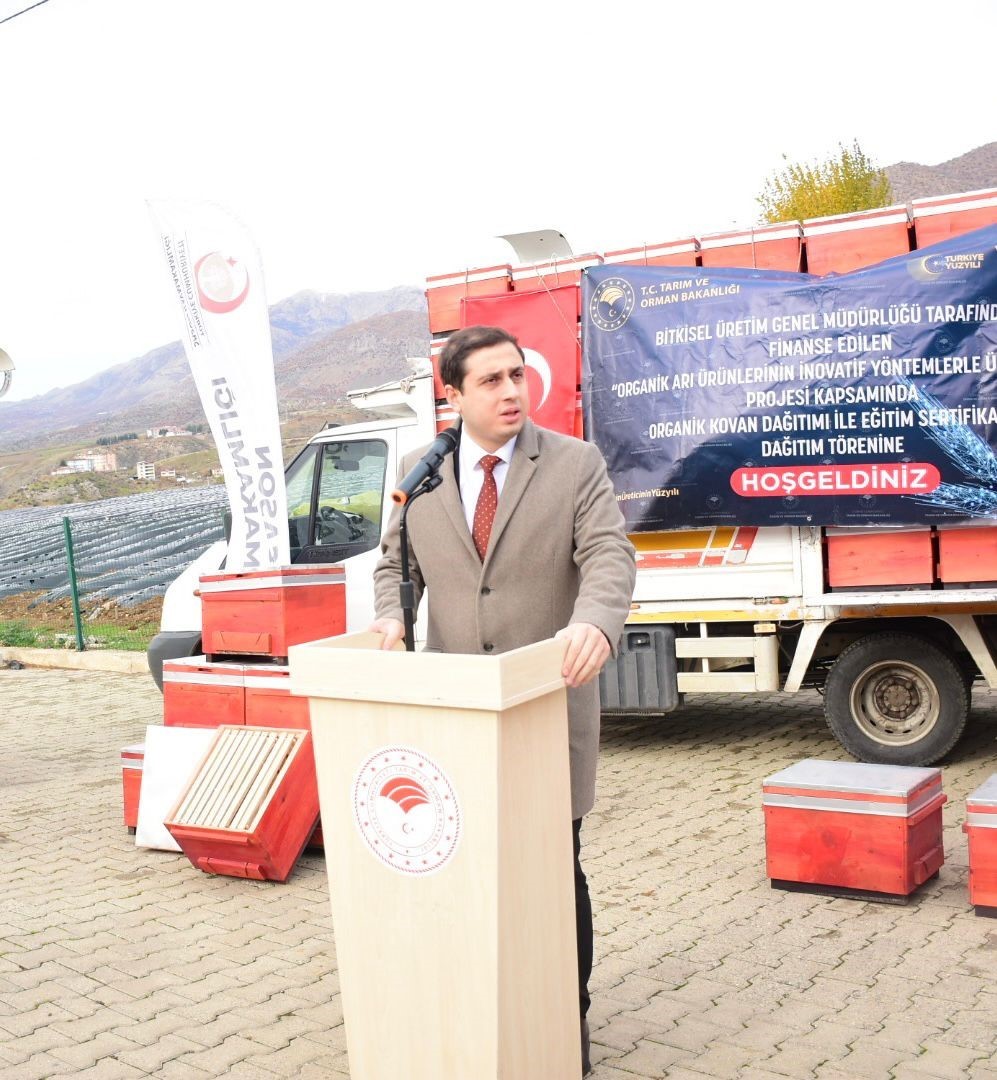 Sason’da arıcılara organik kovan desteği