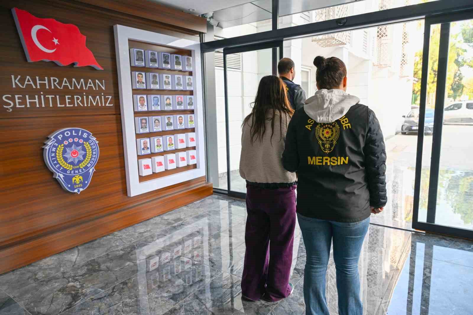 Evleri soyan hırsızlar önce kameraya sonra polise yakalandı
