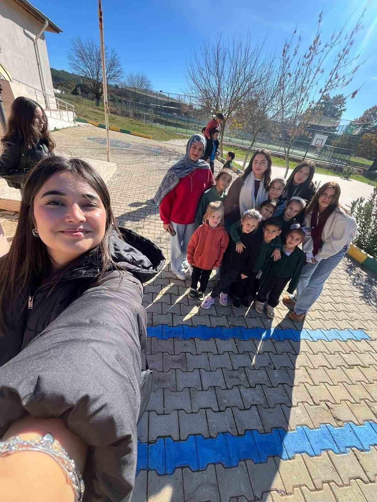 Milas Anadolu Lisesi&rsquo;nden Fesleğen İlkokulu&rsquo;na kitap desteği
