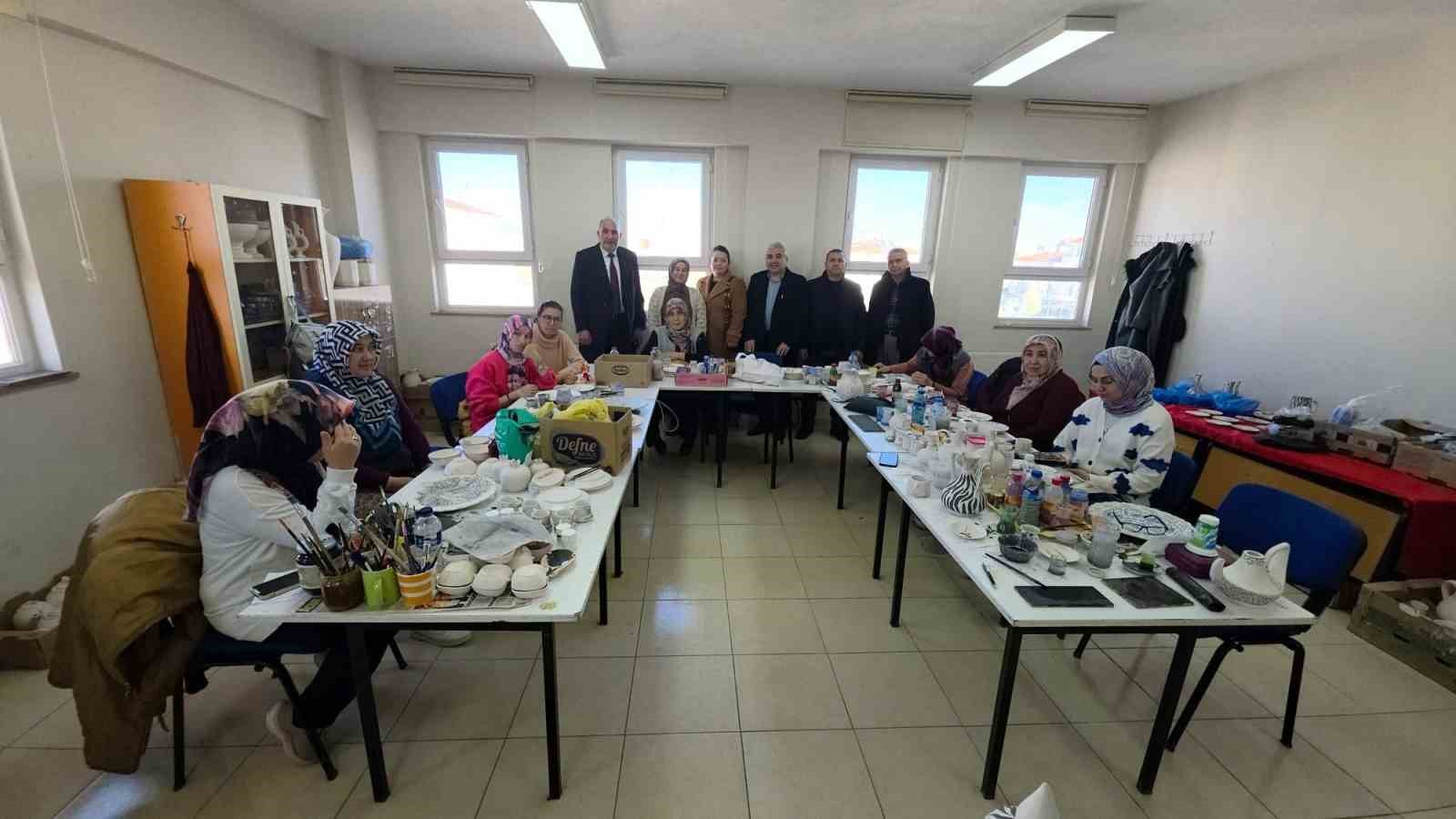 Aslanapa&rsquo;da &Ccedil;ini Kursu ilgi g&ouml;r&uuml;yor
