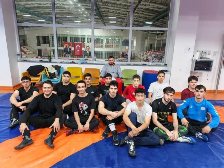 G&uuml;reş minderinde g&uuml;&ccedil; ve teknik bir arada
