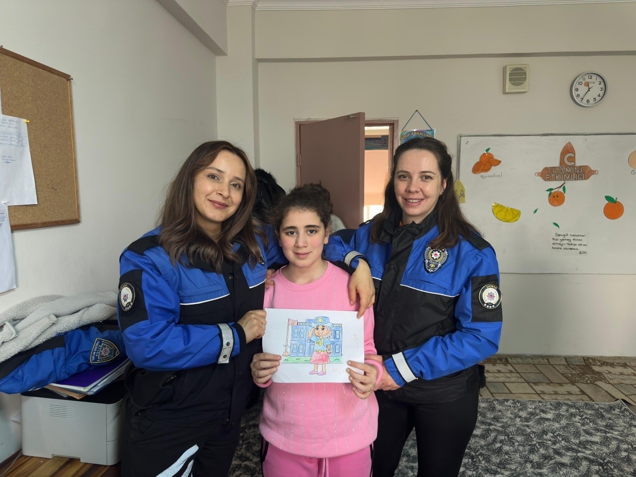 Cizre polisinden &ouml;zel &ccedil;ocuklara anlamlı etkinlik
