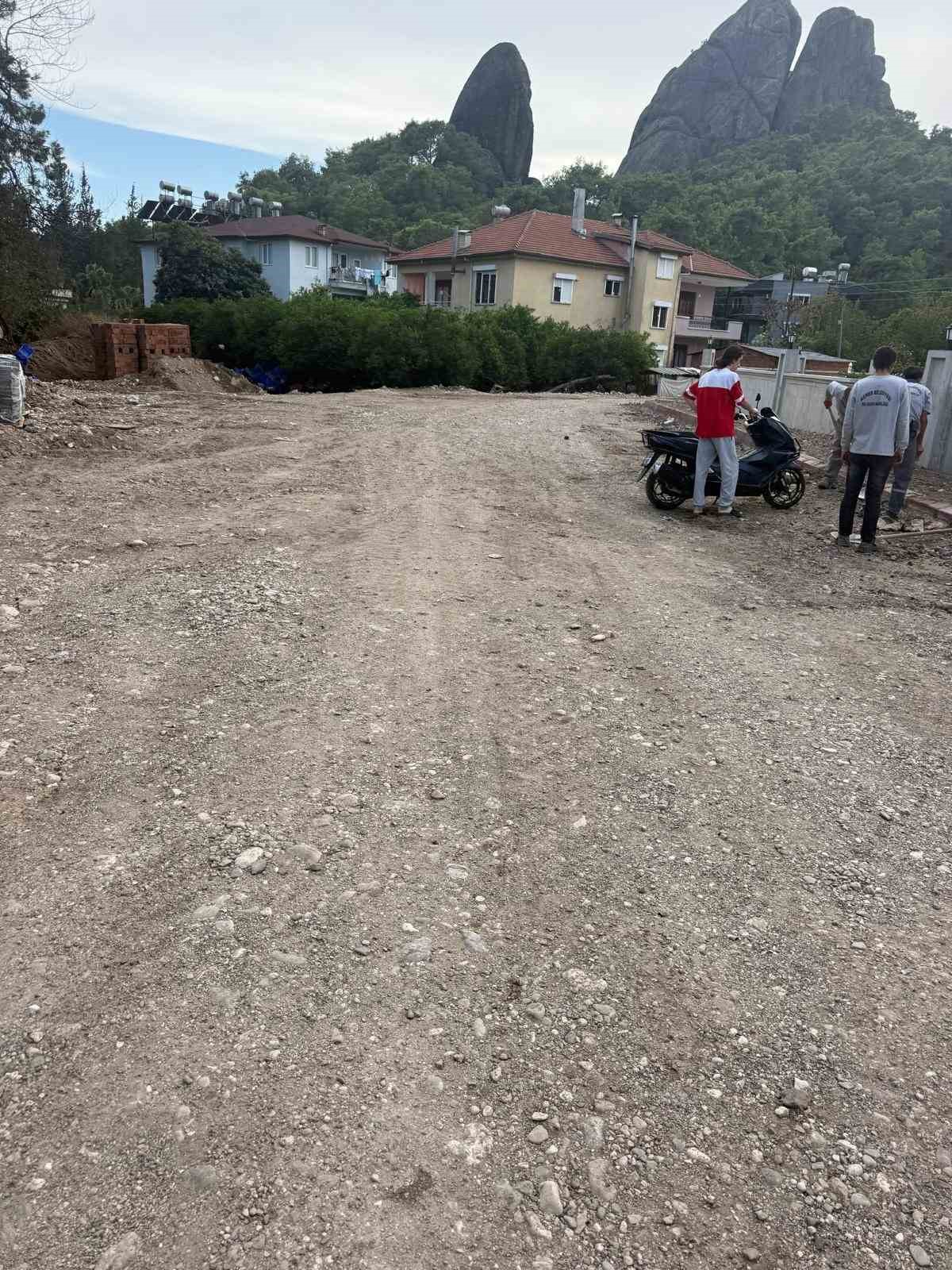 Kemer Kuzdere&rsquo;de iki sokak arasındaki altyapı &ccedil;alışmaları tamamlandı
