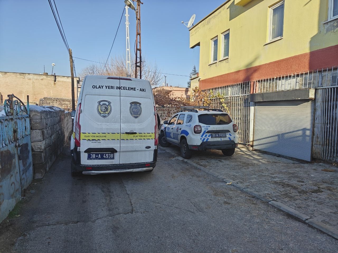 2 g&uuml;nd&uuml;r haber alınamayan kadın evinde &ouml;l&uuml; bulundu
