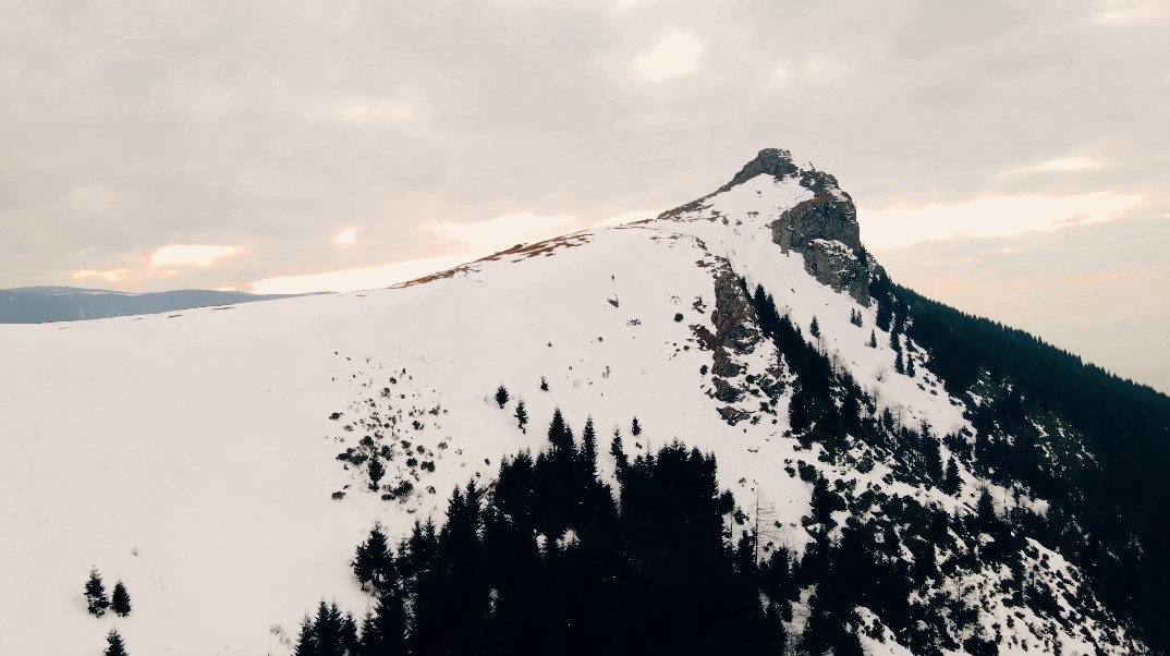 Trabzon&rsquo;un yaylalarından kar manzaraları
