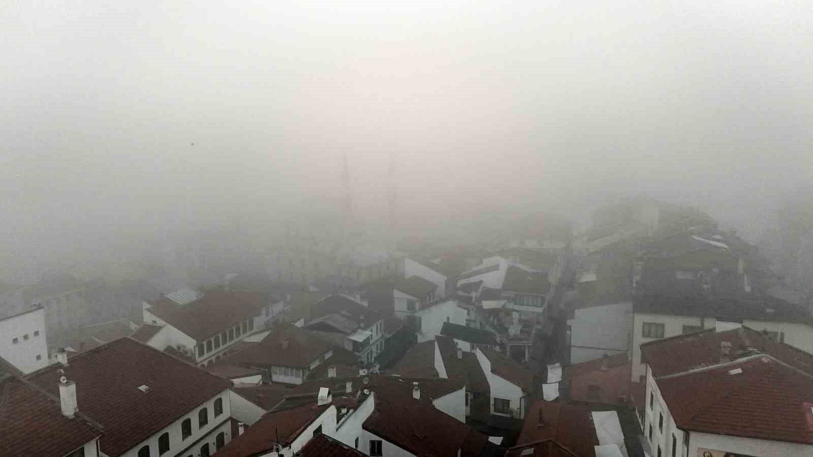 Bolu&rsquo;nun karlı dağlarında sis g&uuml;zel g&ouml;r&uuml;nt&uuml; oluşturdu
