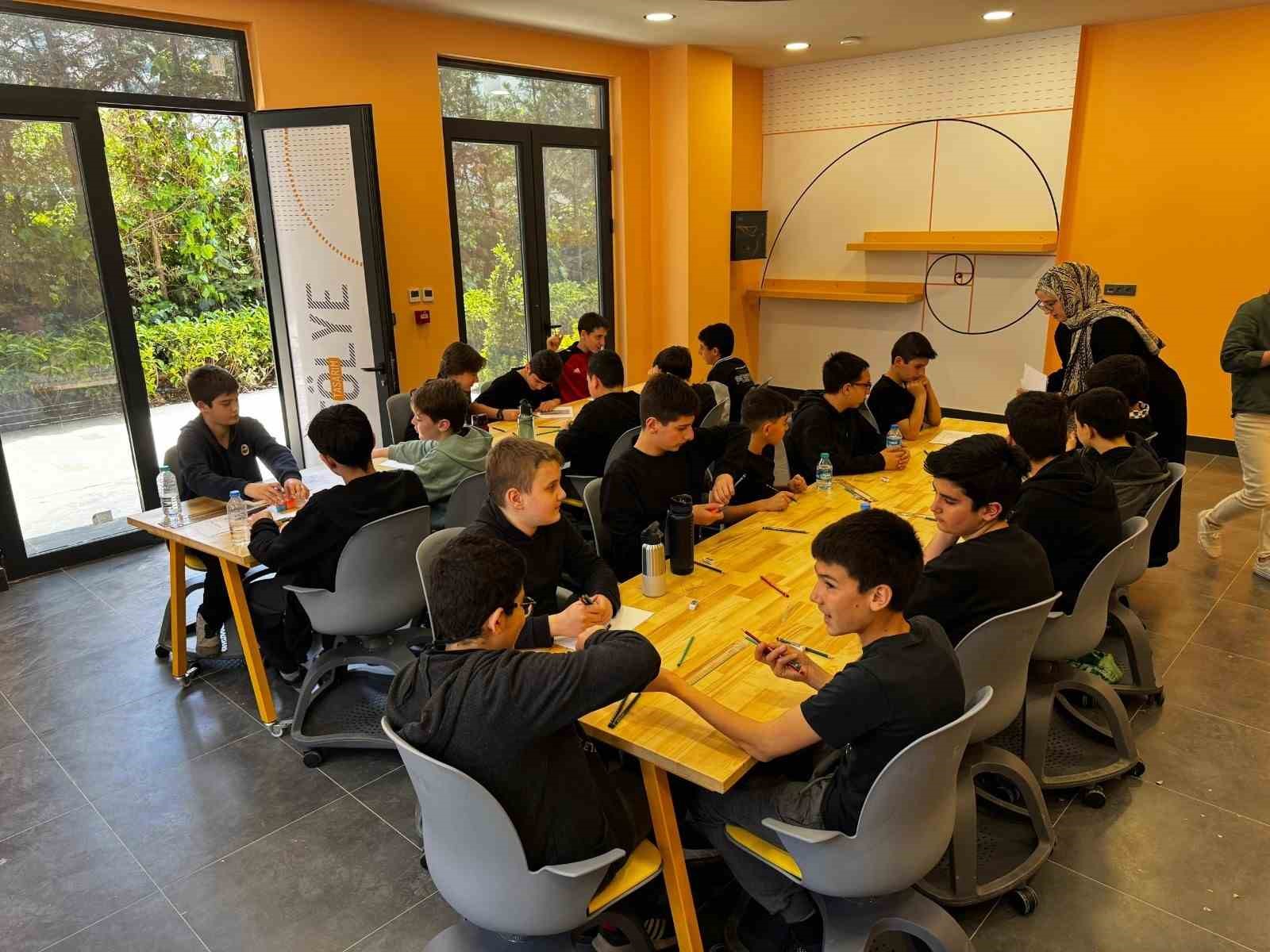 "Bilim &Uuml;mraniye" &ouml;ğrencilerin geleceğine ışık tutuyor
