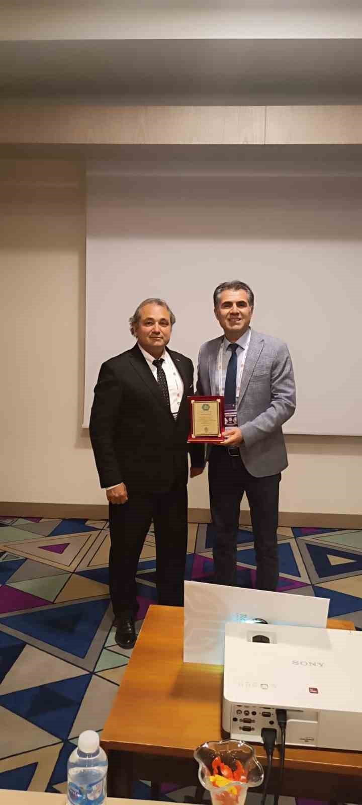 Acil tıp eğitiminde dijitalleşme &ccedil;alışmasına uluslararası kongrede &ouml;d&uuml;l
