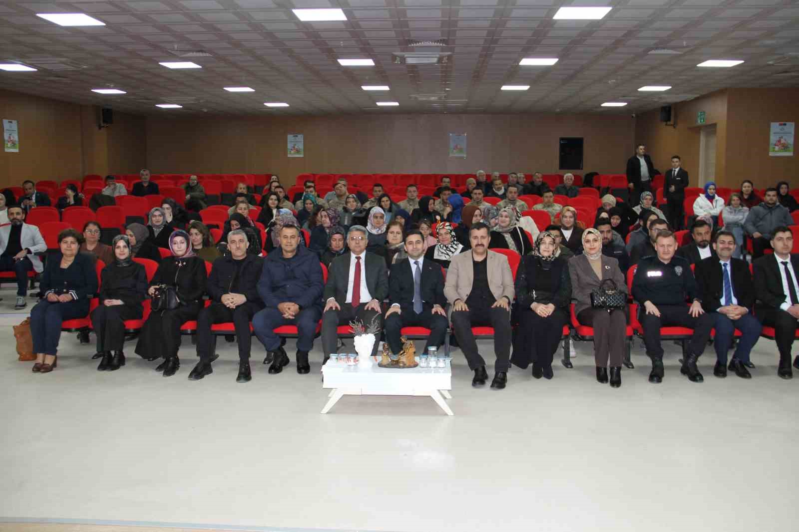 İlçe sakinleri koruyucu aile ile çocuk edinme hakkında bilgilendirildi