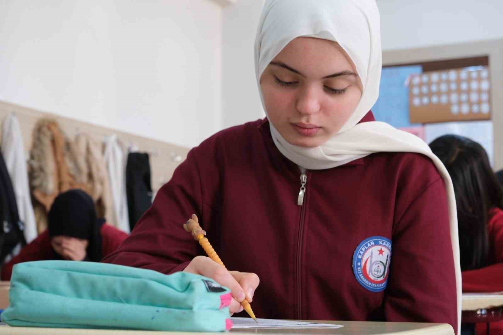 Şahinbey’de umre ödüllü kitap okuma yarışmasının 8’incisi düzenlendi