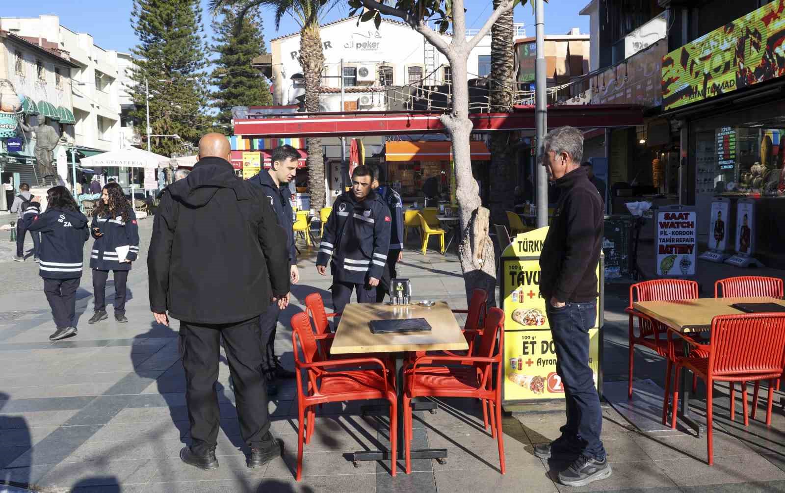 Büyükşehir Zabıtasından kaldırım işgallerine sıkı denetim