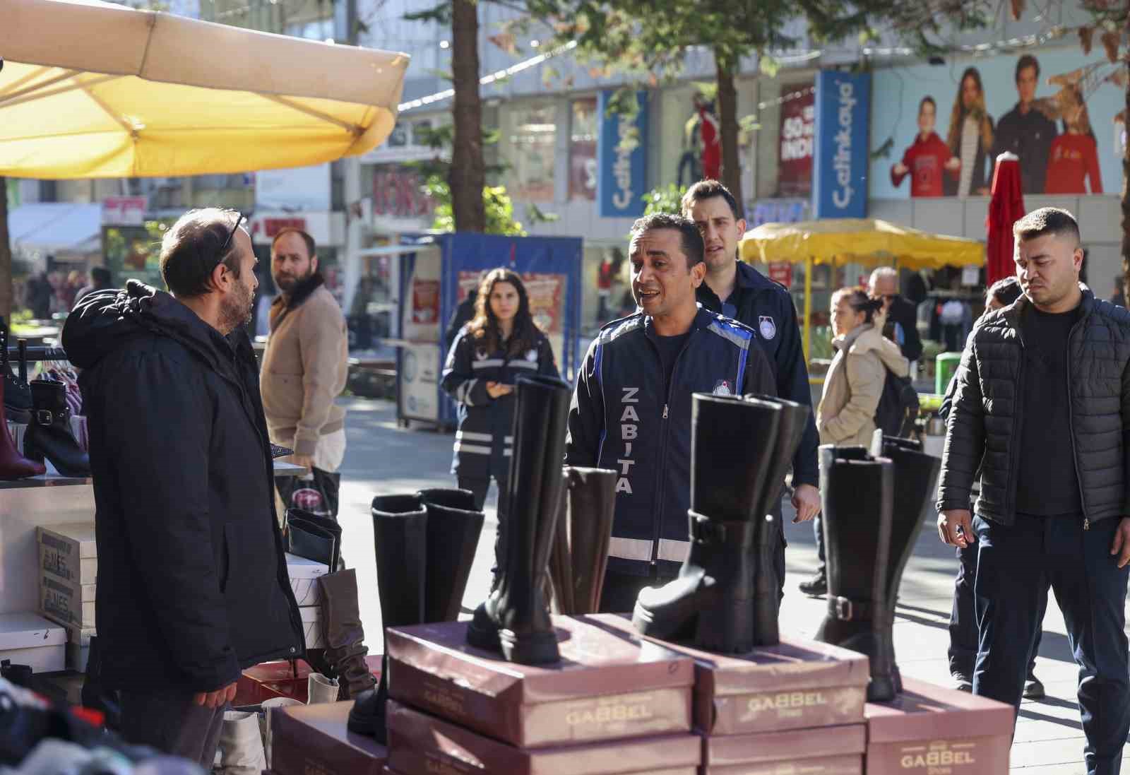 B&uuml;y&uuml;kşehir Zabıtasından kaldırım işgallerine sıkı denetim
