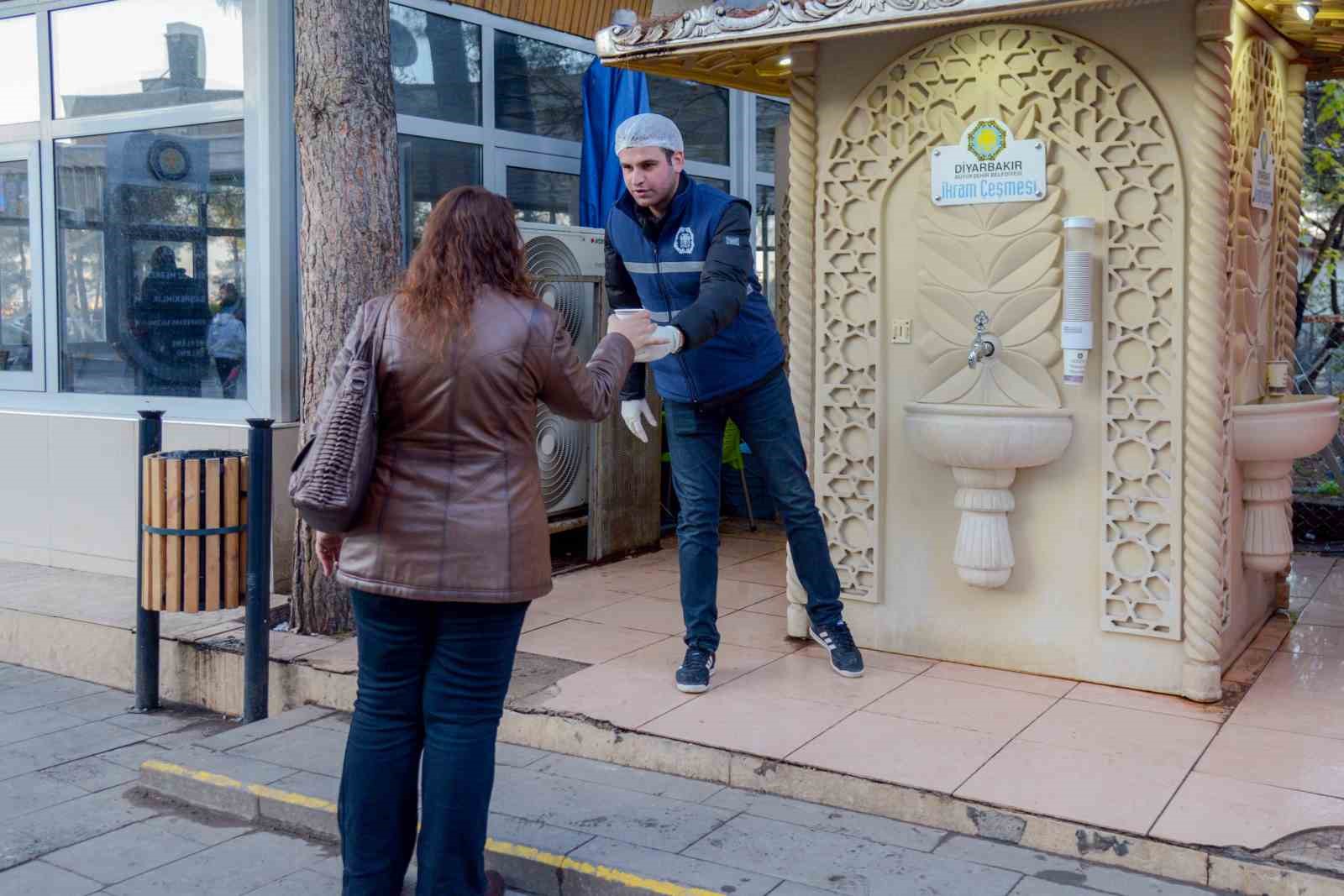 İkram çeşmesinden binlerce vatandaş yararlanıyor