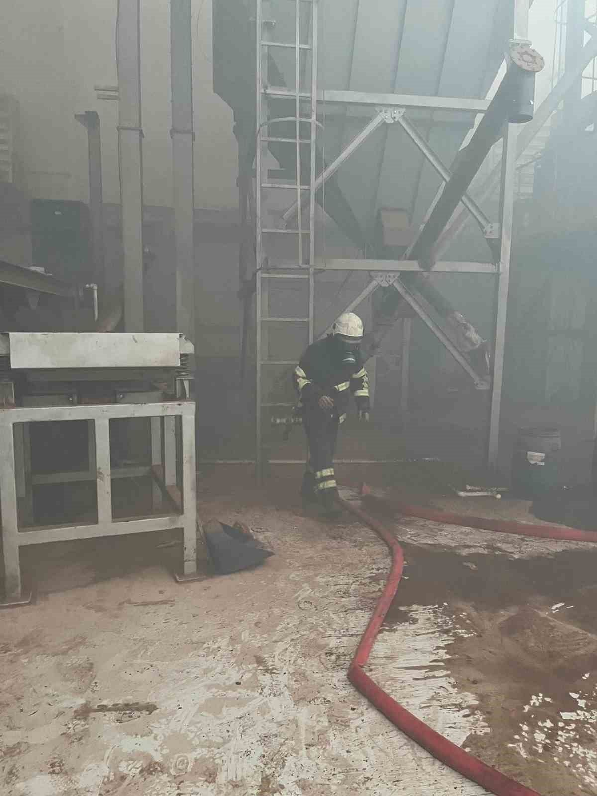 Reyhanlı&rsquo;da fabrika yangını
