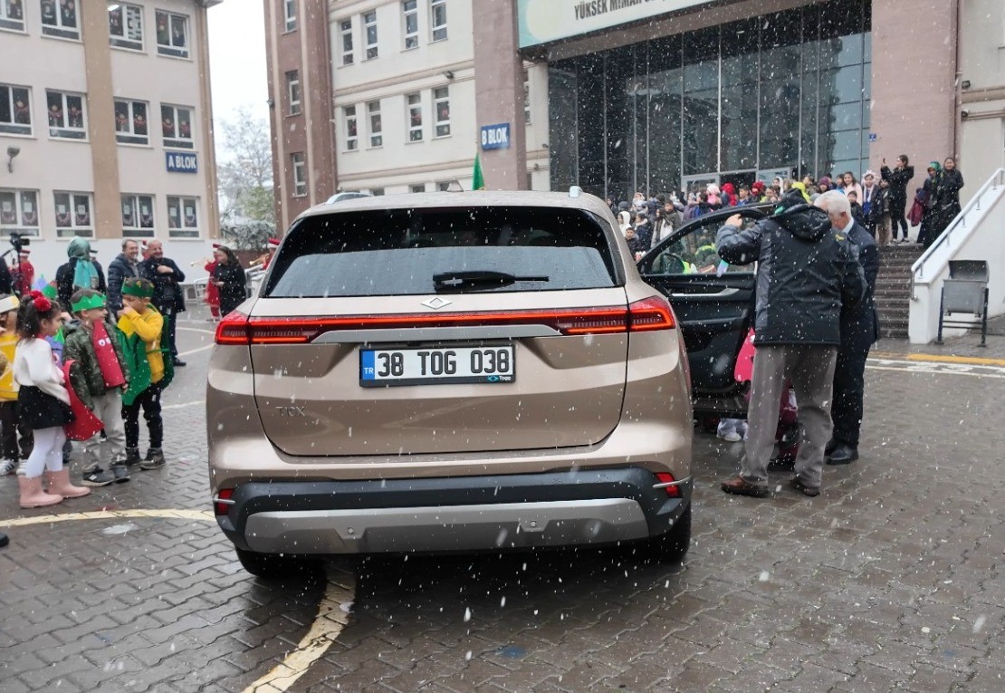 Başkan Büyükkılıç’ın Togg’u, Yerli Malı Haftası’nda öğrencilerle buluştu
