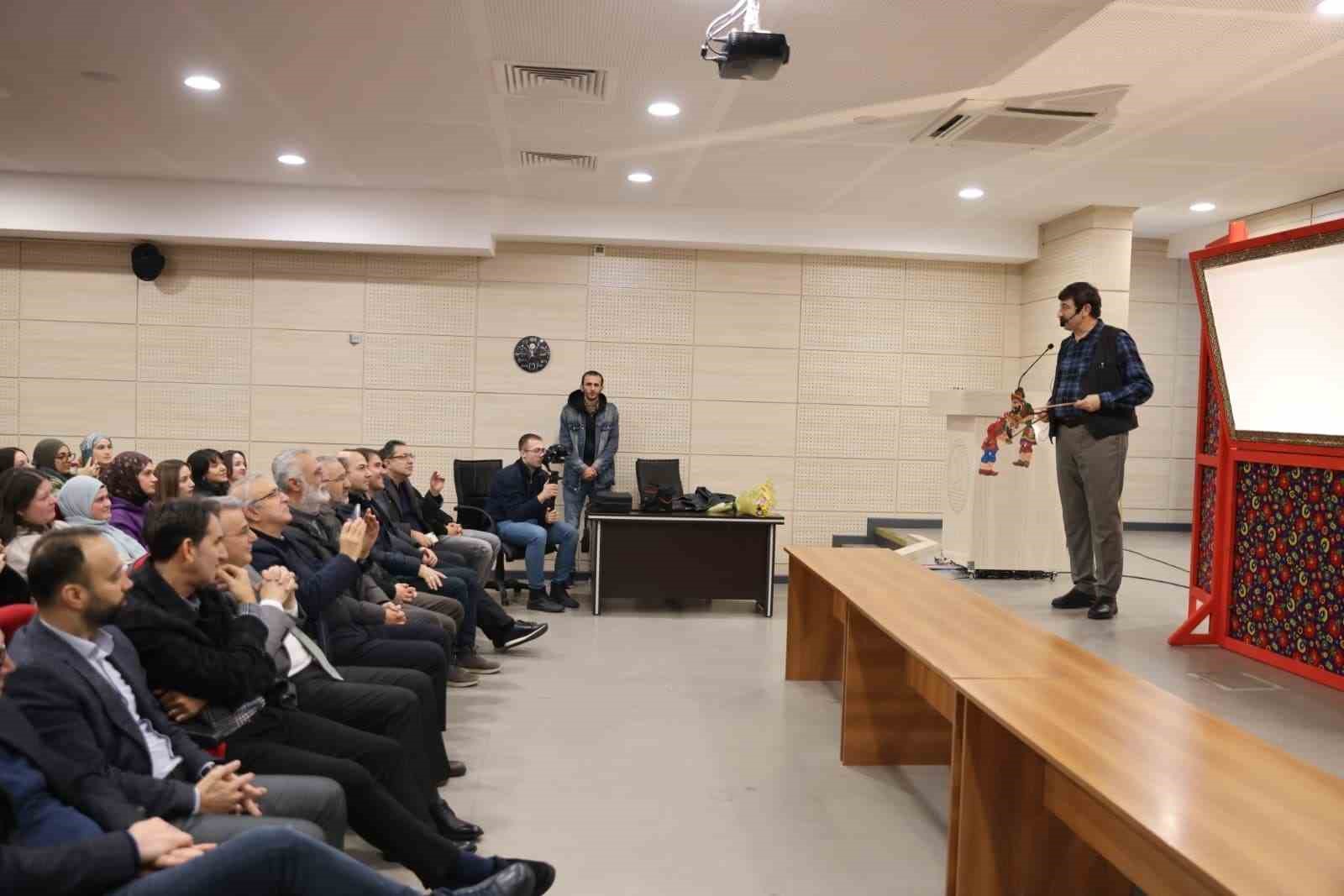 "Hacivat-Karagöz", genç kuşaklarla perde açtı