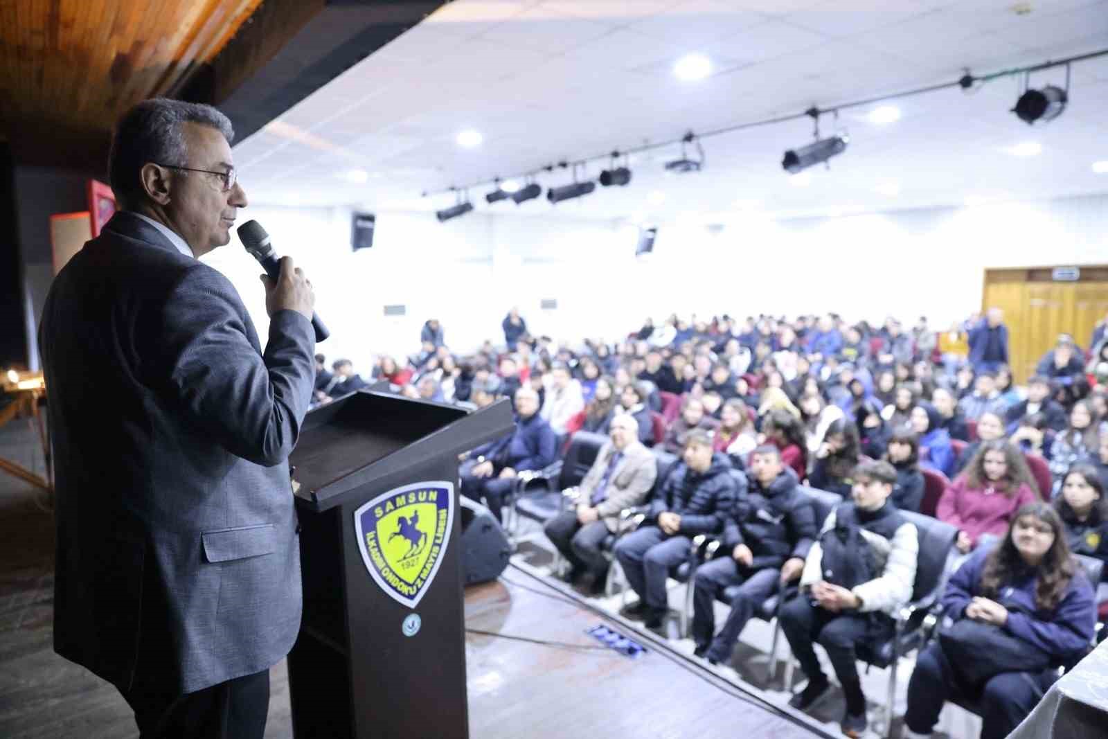 "Hacivat-Karag&ouml;z", gen&ccedil; kuşaklarla perde a&ccedil;tı
