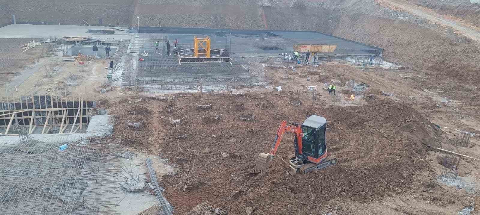 Antakya Belediyesi’nin yeni hizmet binası yükseliyor