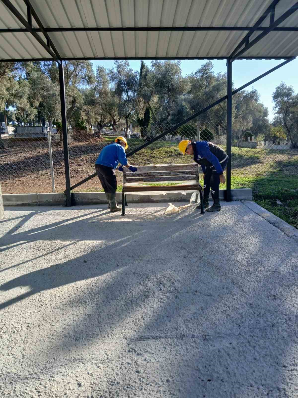 Muğla&rsquo;da mezarlıklarda temizlik ve bakım &ccedil;alışmaları aralıksız s&uuml;r&uuml;yor
