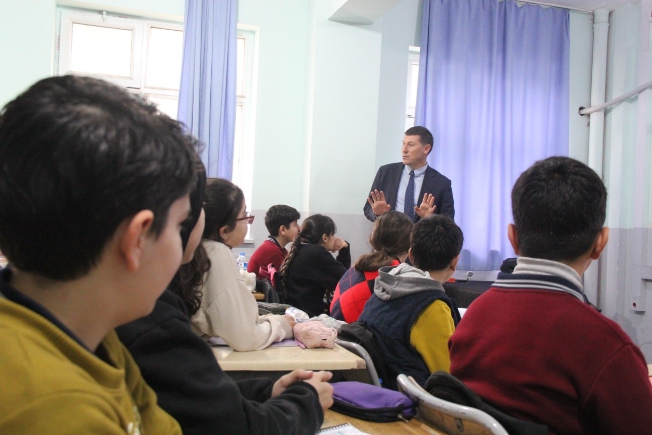 Cizre’de öğrencilere MEBİ’nin eğitimdeki etkisi anlatıldı