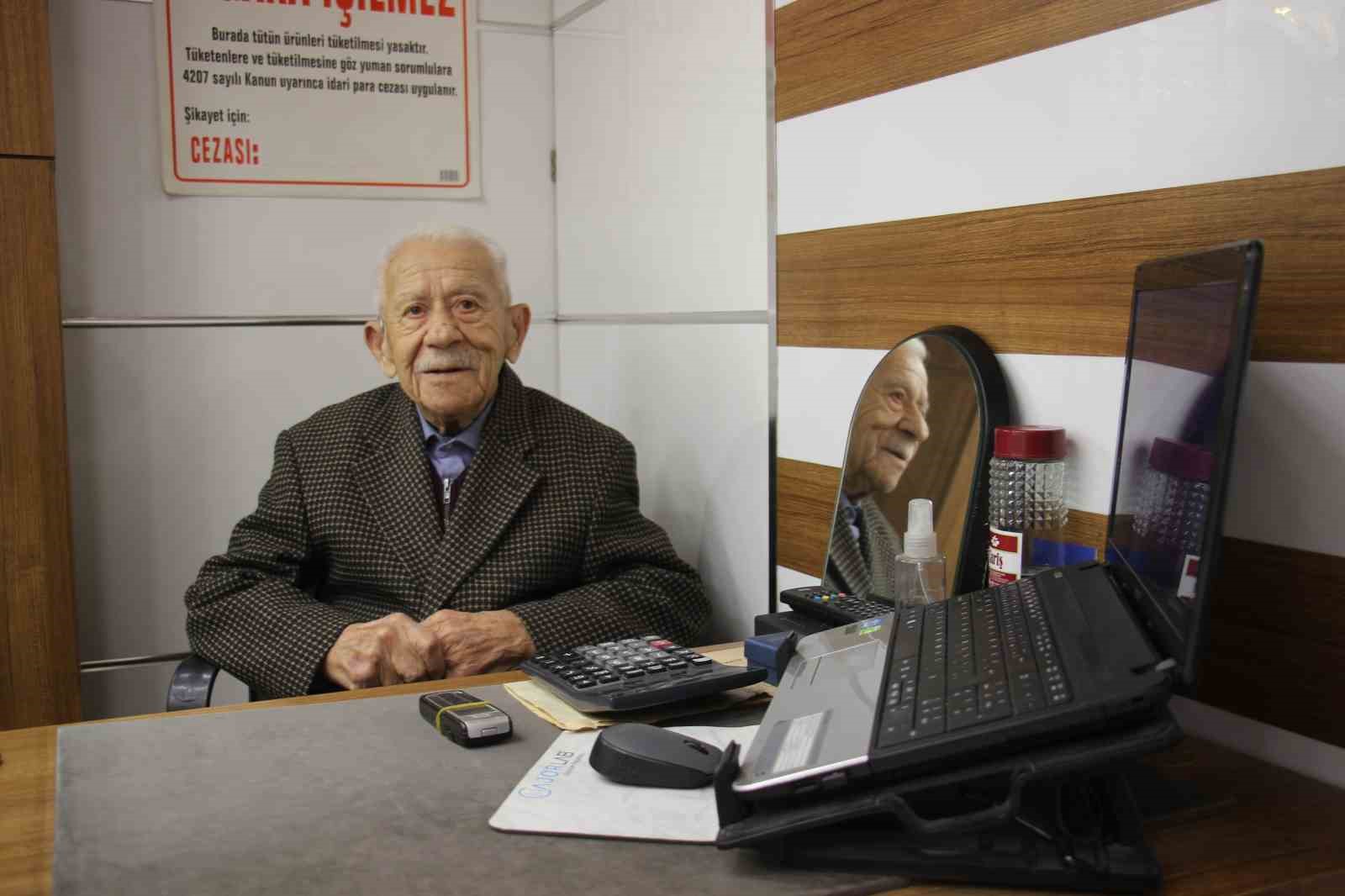 Aydınlı 90 yaşındaki sarraf Bezirgan: "D&uuml;r&uuml;stl&uuml;k, iş hayatının altın anahtarıdır"
