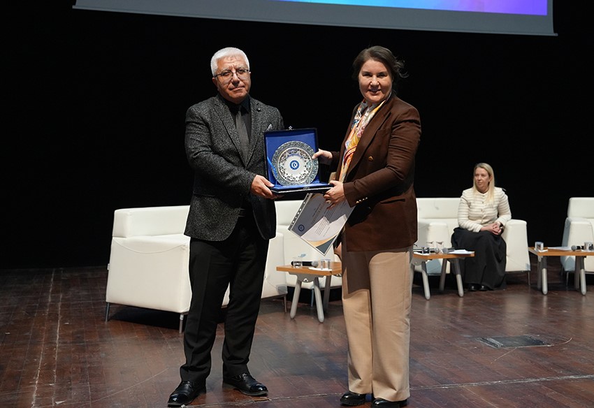 "Kadın Liderliği ve Anadolu’nun Geleceği" Uşak Üniversitesi’nde ele alındı