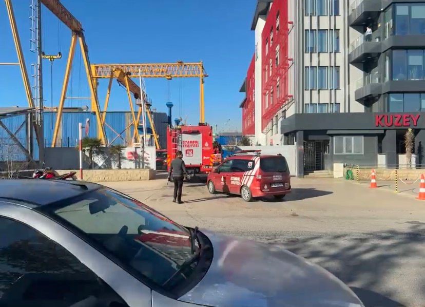 Tuzla Tersanesi&rsquo;nde gemi yangını paniğe neden oldu
