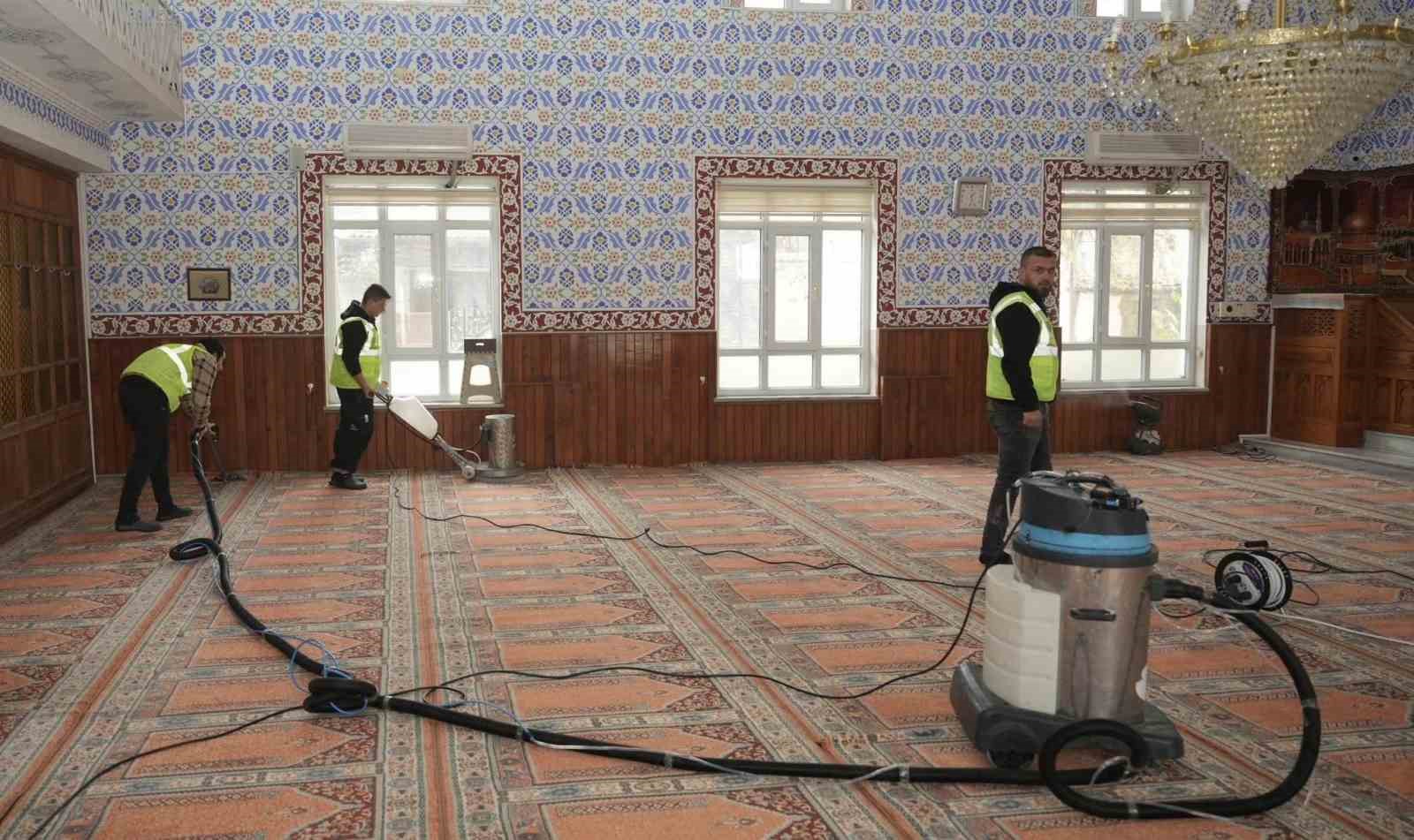 Yenişehir&rsquo;de camiler &uuml;&ccedil; aylara hazırlanıyor
