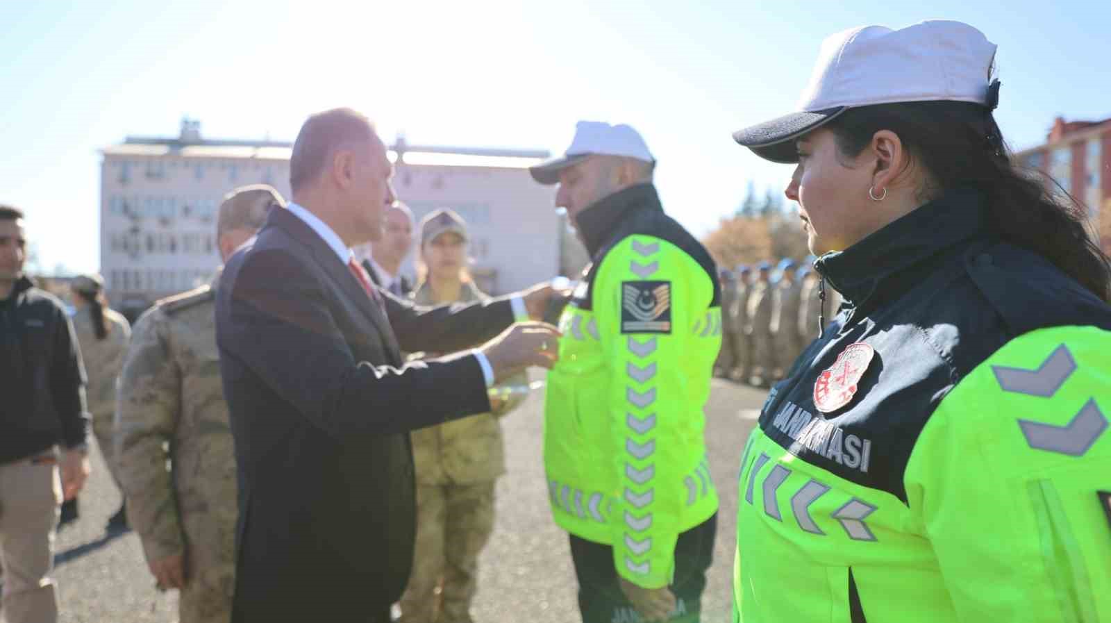 Jandarma ekiplerine yeni nesil yaka kameraları teslim edildi
