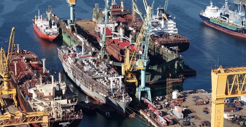 Tuzla&rsquo;da yanan gemi s&ouml;nd&uuml;r&uuml;ld&uuml;
