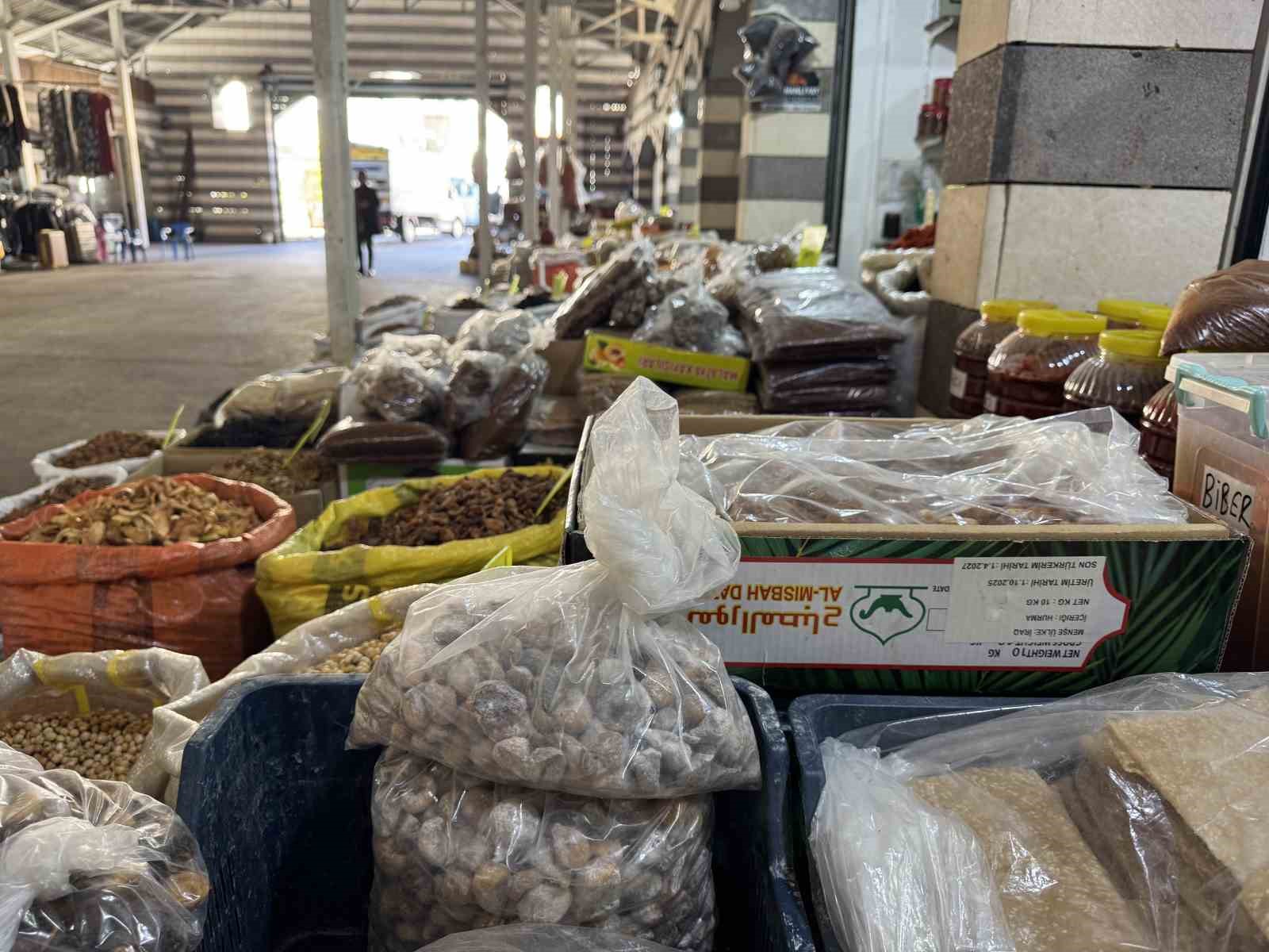 Çermik organik kuruyemiş pazarına yoğun ilgi