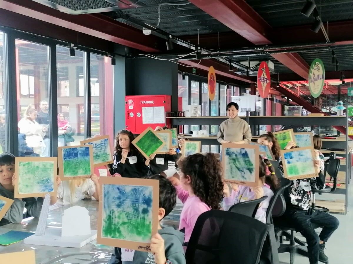 Nil&uuml;fer&rsquo;de &ccedil;ocuklar sanatla i&ccedil; i&ccedil;e
