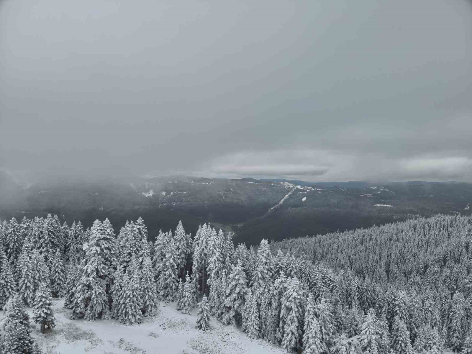 Karla kaplanan Ilgaz Dağı havadan görüntülendi