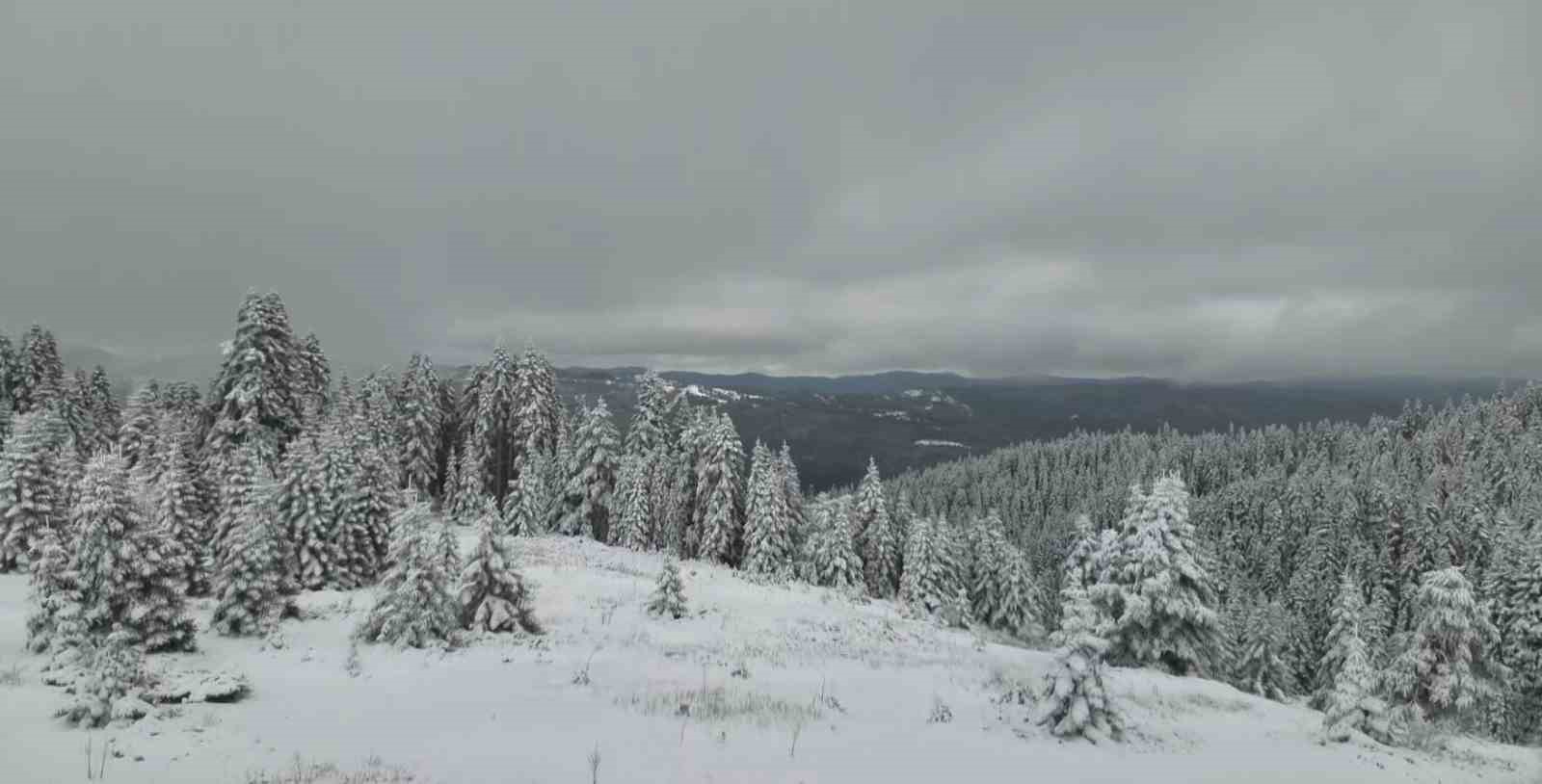 Karla kaplanan Ilgaz Dağı havadan g&ouml;r&uuml;nt&uuml;lendi
