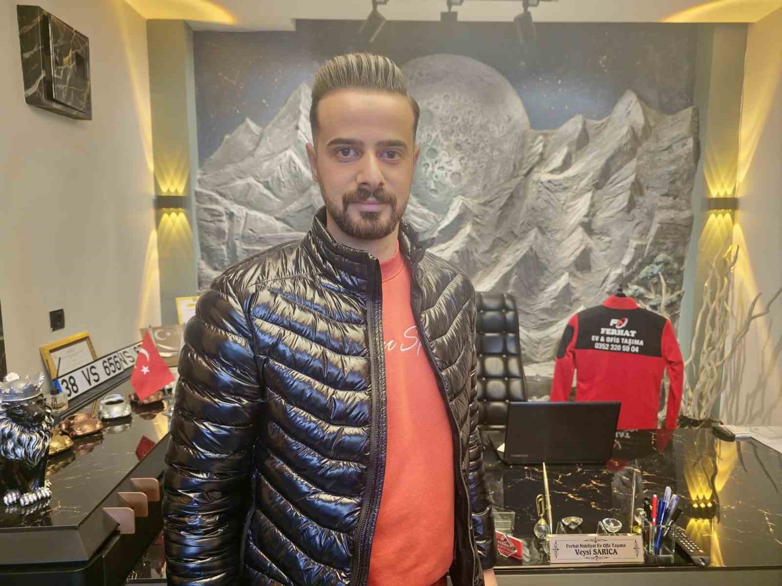 Sosyal medyada öğrendiği Heimlich manevrası bebeğin hayatını kurtardı