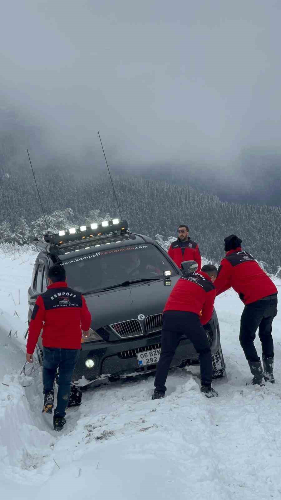 Karın tadını lastikle kayarak &ccedil;ıkardılar
