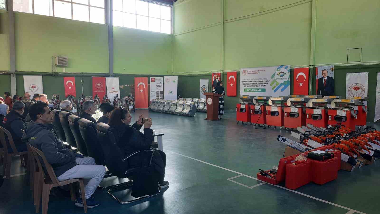 Bozkır’da çiftçilere makine ve ekipman desteği