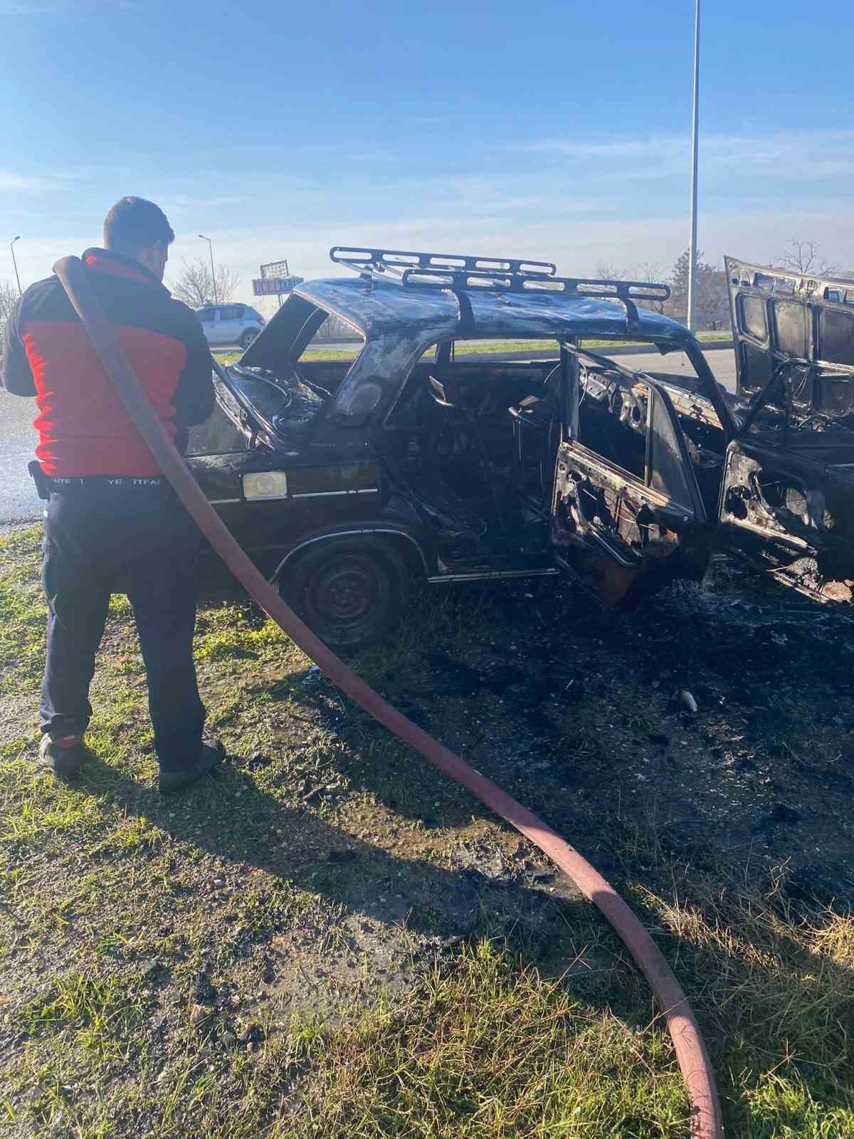 Babaeski&rsquo;de seyir halindeki otomobil alev aldı
