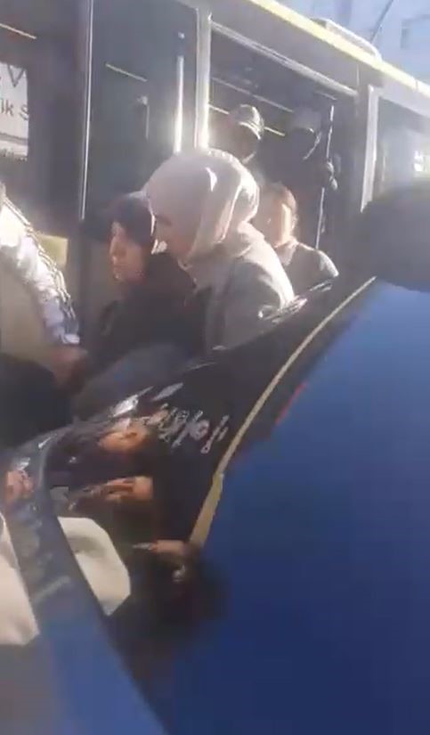 Küçükçekmece’de minibüsten yaşlı kadın düştü