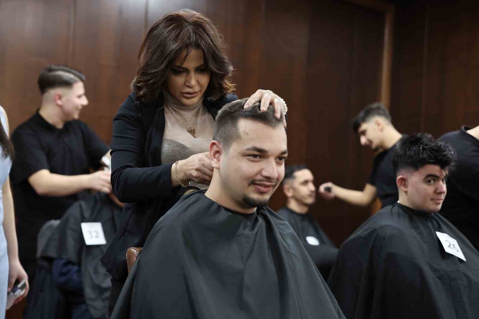 Bağcılar&rsquo;da en iyi kuaf&ouml;rler engelli bireyler i&ccedil;in yarıştı
