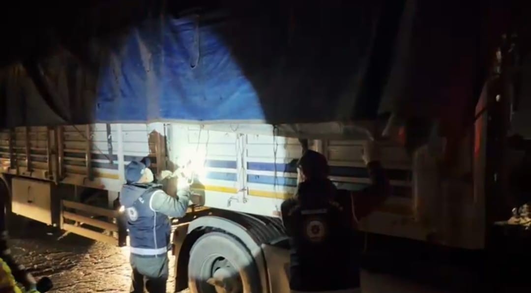 Bitlis’te tır dorsesinde 31 göçmen yakalandı