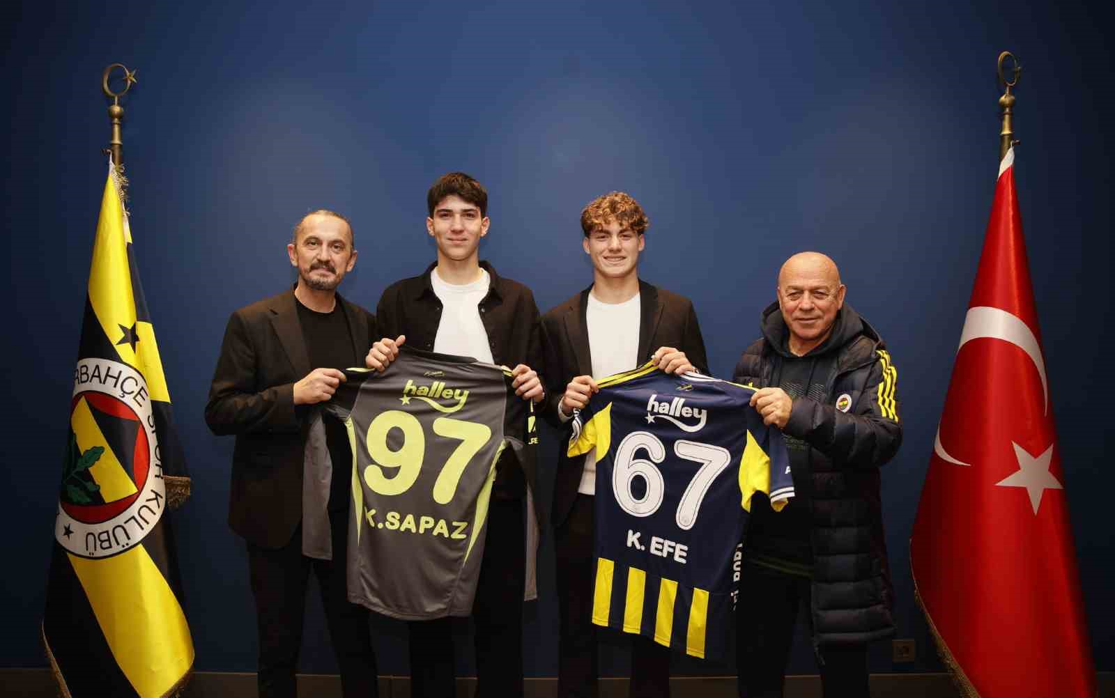 Fenerbah&ccedil;e, Kamil Efe &Uuml;regen ve Kuzey Sapaz ile profesyonel s&ouml;zleşme imzaladı
