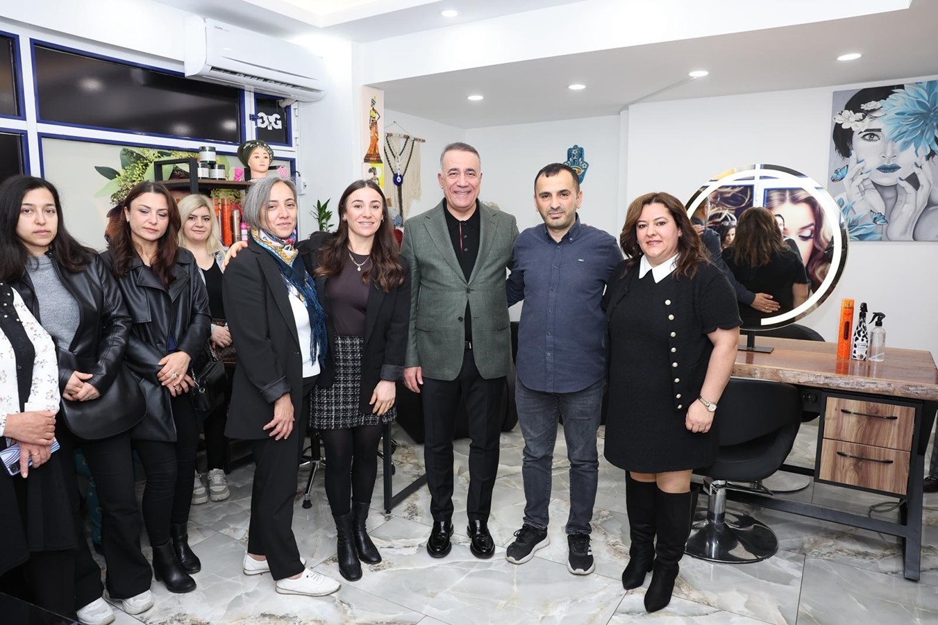 Sultangazi&rsquo;de meslek edindirme kursunu bitirdi hayaline kavuştu
