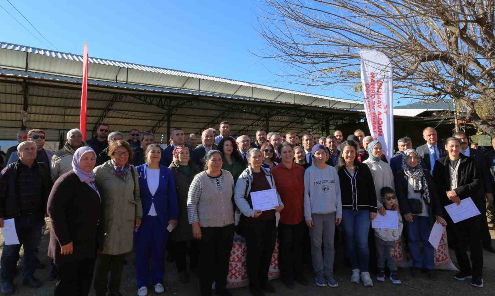 Ortaca’da ‘Süt Sığırcılığı Sağım Hijyeni ve Sanitasyon Sertifikaları’ dağıtıldı