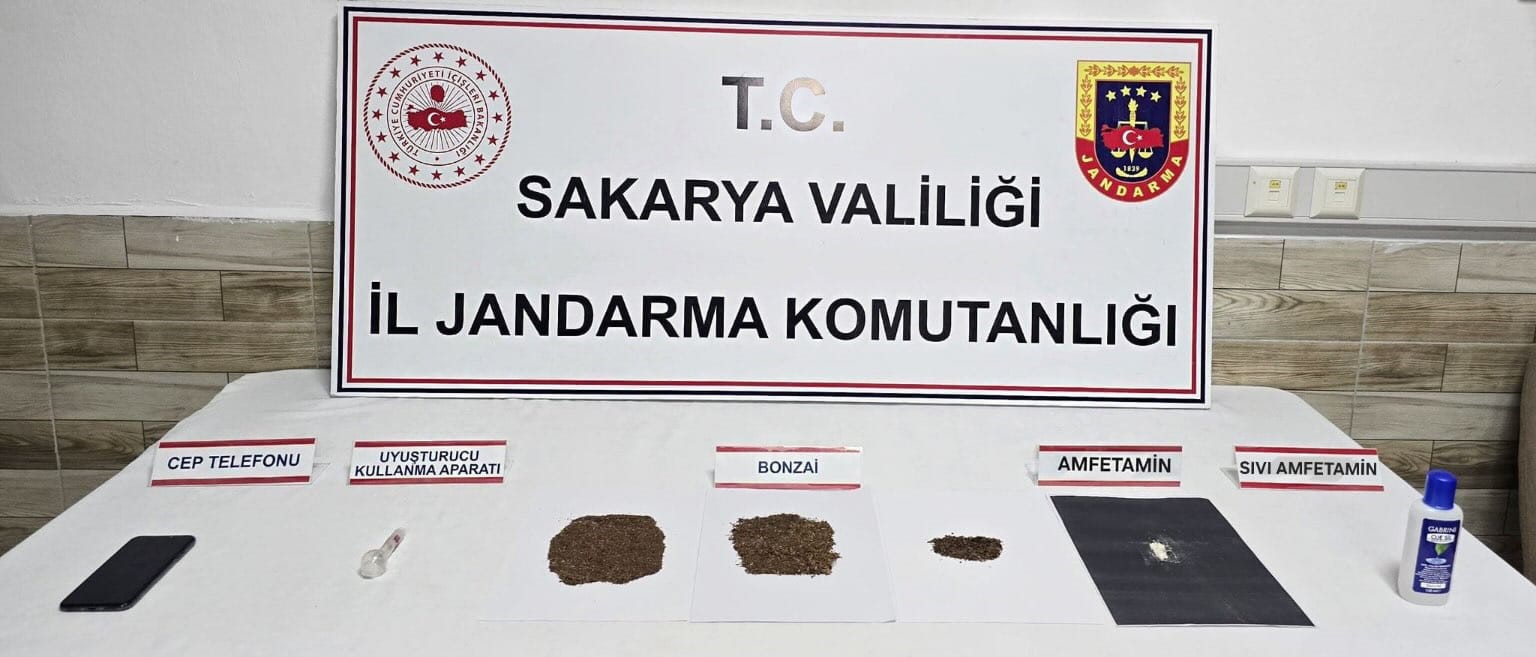 Sakarya&rsquo;da jandarmadan uyuşturucuya ge&ccedil;it yok: 2 şahıs tutuklandı
